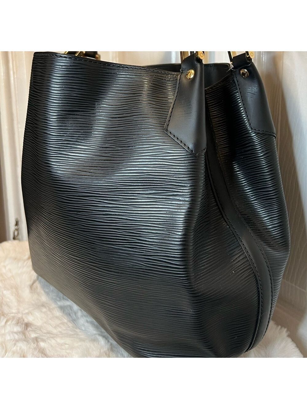 LOUIS VUITTON EPI LEATHER MANDALA MM SHOULDER BAG IN BLACK